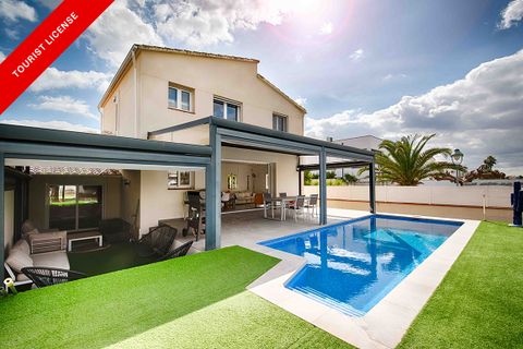 Villa i Empuriabrava, Gerona, Empuriabrava - € 1.000.000 | Ref: W-048P6P - foto 1